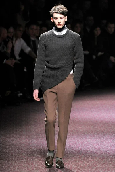 Look 18
